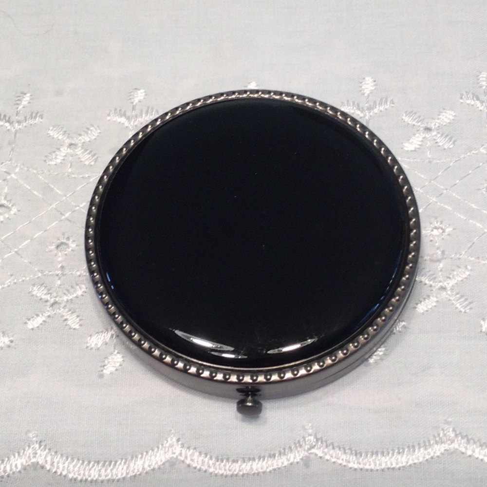 Mary Kay Evening Bag Black Velvet with Silver Chain - Picture 7 of 8